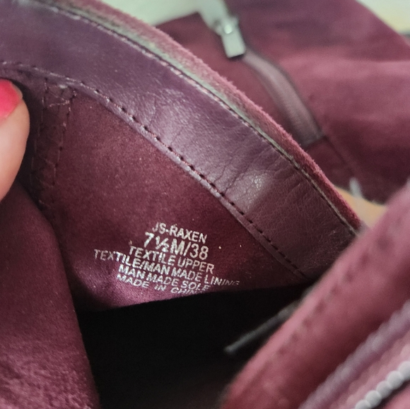 Cute Burgundy Heeled Booties - Picture 4 of 7